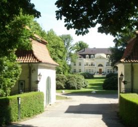 Schloss Blumendorf von außen, holztechnisches Gutachten