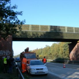 Wildbrücke an der Autobahn, Untersuchung auf Fäulnisschäden